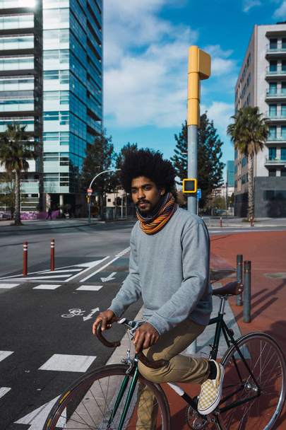 Man with afro hair riding a vintage style bicycle  - Foto, immagini