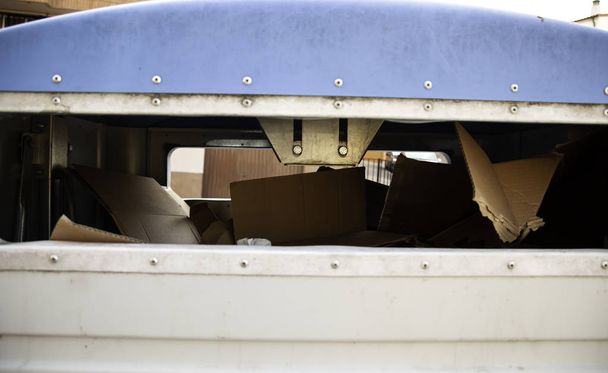 Kontejner na recyklaci lepenky - Fotografie, Obrázek
