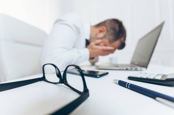 Tired businessman from heavy workload - Фото, зображення