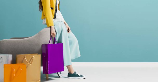 Stylish woman carrying a lot of shopping bags - Foto, Imagem