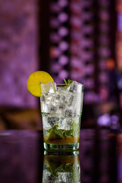 Mojito Cocktail on the Bar Counter - 写真・画像