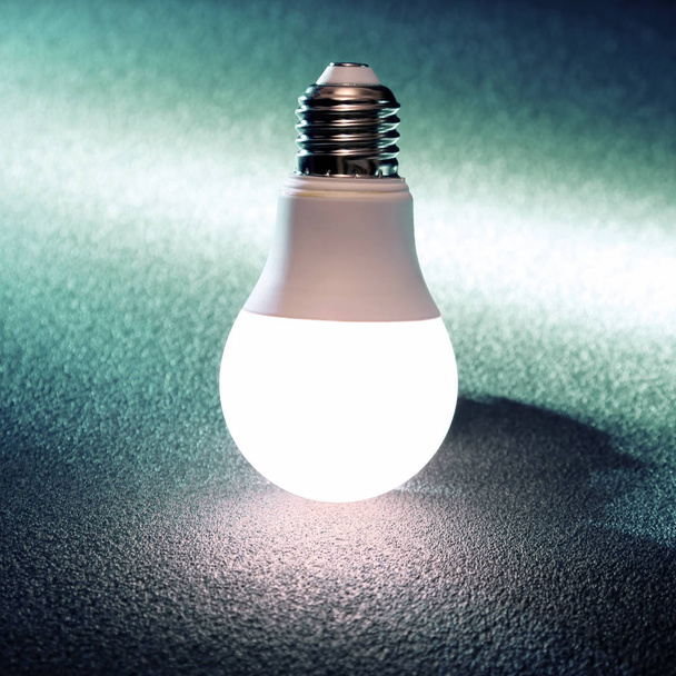 Modern led lamba karanlık bir arka plan üzerine açık olduğundan - Fotoğraf, Görsel