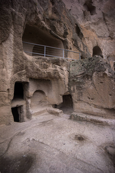древний Кавказский монастырь в пещерном городке Вардсия
 - Фото, изображение