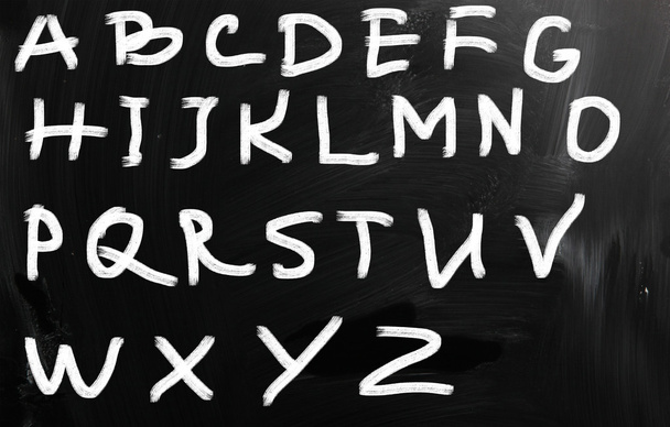 Alfabeto inglês escrito à mão com giz branco em um quadro negro
 - Foto, Imagem