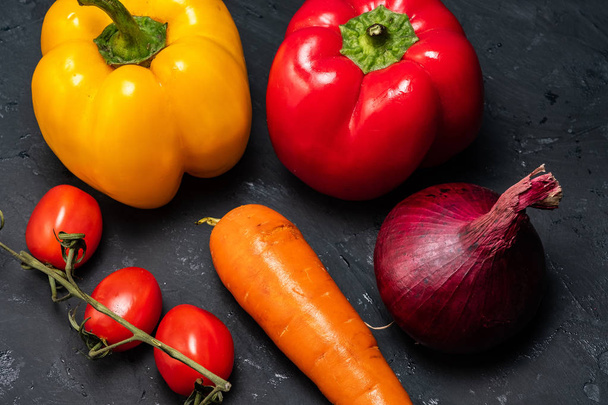 een gezonde levensstijl is de lay-out van de groenten, tomaat, Pep - Foto, afbeelding
