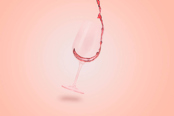 Red Wine Pouring - Foto, Imagem