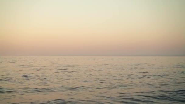 Vodní a Zvlnění moře pozadí při západu slunce - Záběry, video