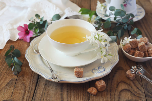 tè omantico bere con tè al gelsomino
 - Foto, immagini