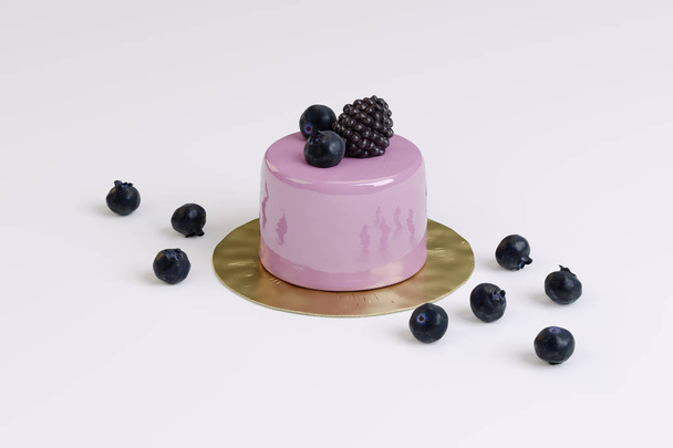berry muffin with blackberries on a white background - Φωτογραφία, εικόνα