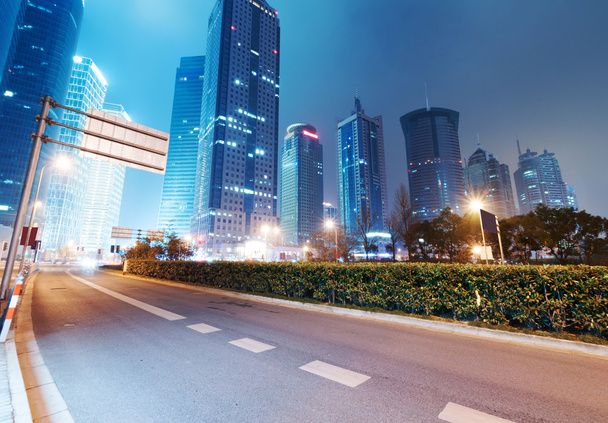 shanghai lujiazui finance & trade zone moderne stadt nacht hintergrund - Foto, Bild