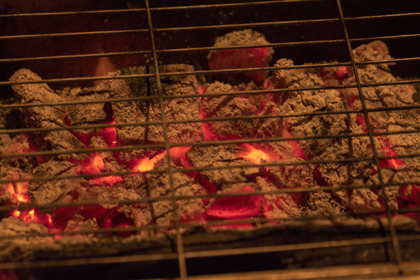 горящее пламя древесины
 - Фото, изображение