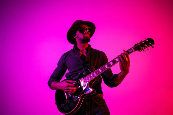 Young african-american jazz musician playing the guitar - Φωτογραφία, εικόνα