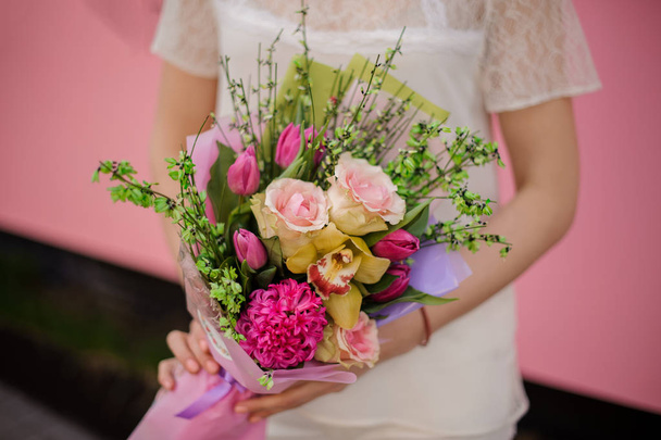 Lush bouquet of roses, iris and tulips - Foto, afbeelding