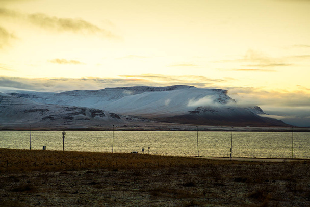  Side view of Route 1, or Ring Road (Hringvegur), Iceland - 写真・画像