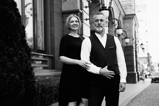 Elegant middle age couple on the street - Foto, Imagem