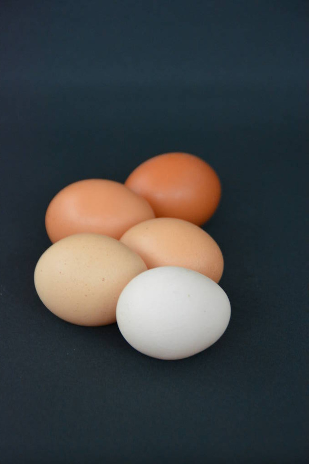 nyers tojás közelről  - Fotó, kép