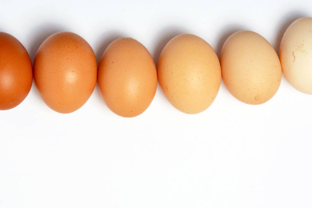 surowe jaja z bliska  - Zdjęcie, obraz
