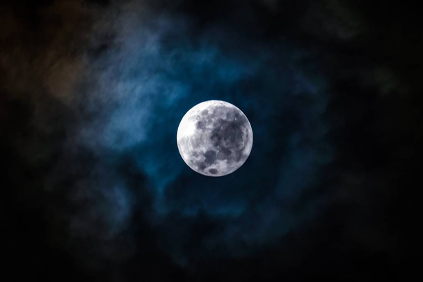 Luna llena noche fondo
  - Foto, imagen