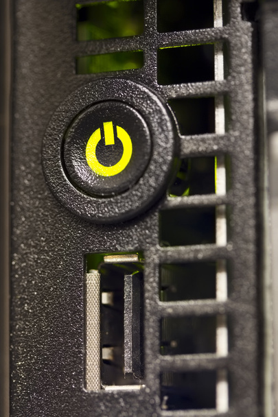 Кнопка «живлення» на сервері - Фото, зображення