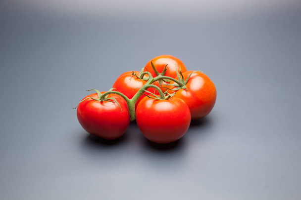 Tomato red and fresh, brought from the garden to go straight to the table, we can eat it raw in salads or as fruit, rich in vitamins and antioxidants. with the tomato we can make juices, jams, sauces, stir-fry, we can stuff it with meat and make the  - Φωτογραφία, εικόνα