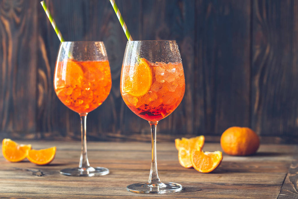 Gläser Aperol Spritz Cocktail - Foto, Bild