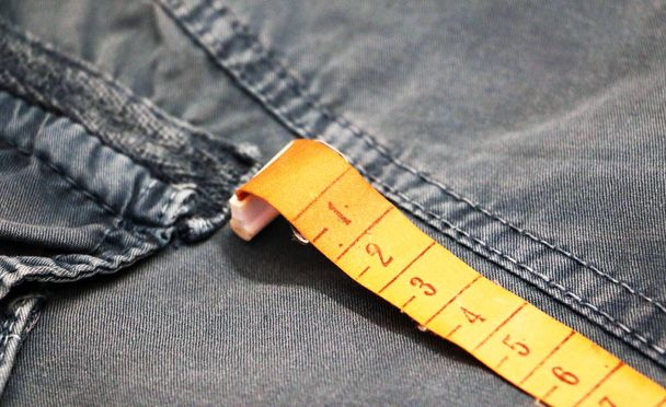 Pantaloni vecchi misurazione cucitrice nastro
 - Foto, immagini