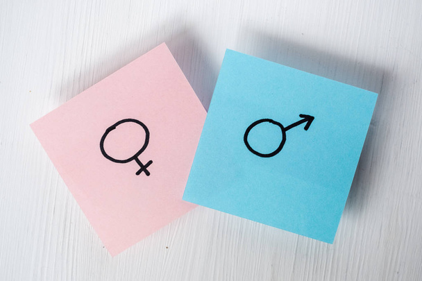 Pegatinas con símbolos de género Venus y Marte indican al hombre y a la mujer sobre un fondo blanco. Heterosexualidad
. - Foto, Imagen