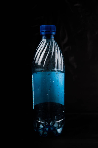 Egy palack fekete háttéren - Fotó, kép