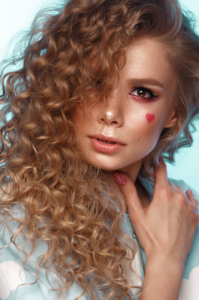 Pretty girl with curls hairstyle, classic makeup, freckles, nude lips Beauty face. - Zdjęcie, obraz