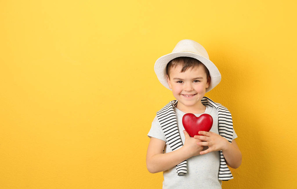 Portrait of boy with decorative heart on color background. Space for text - Foto, afbeelding