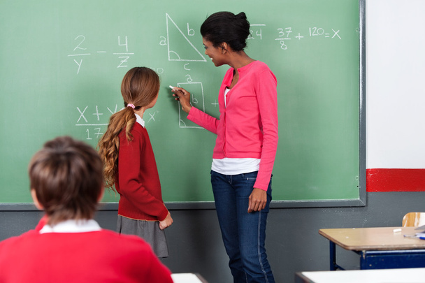 Teacher Teaching Mathematics To Students On Board - Foto, Imagem