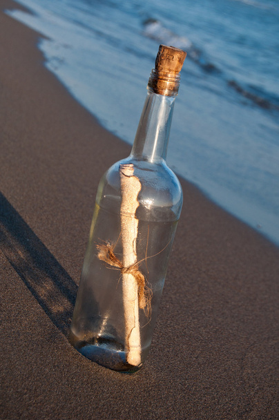 Message in a bottle - Foto, imagen