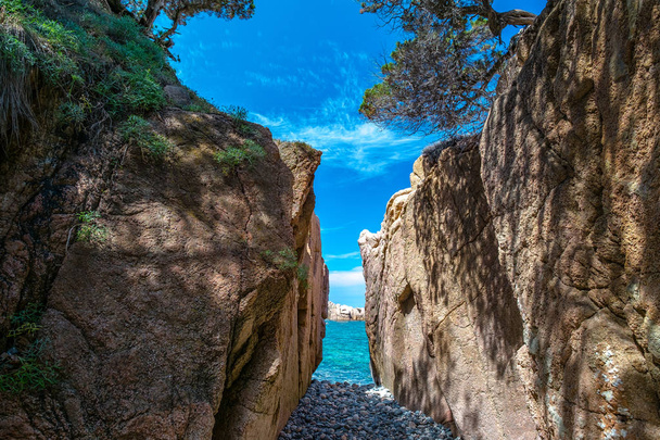 Küstenfelsen im Urlaubsziel Korsika, Frankreich - Foto, Bild