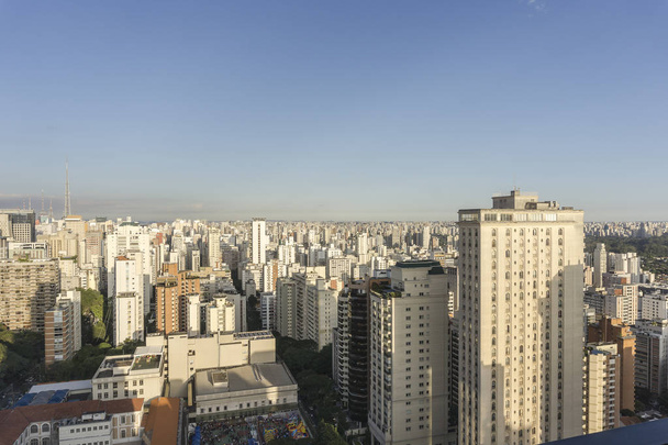 Pohled na město Sao Paulo z vrcholu budovy v regionu Paulista Avenue - Fotografie, Obrázek