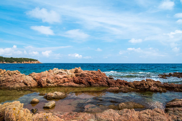 Coastal scenery of rocky shore and waterscape of Corsica, France - Fotoğraf, Görsel