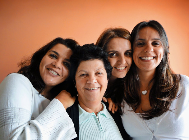 βραζιλιάνικη οικογένεια μαμά και κόρες - Φωτογραφία, εικόνα