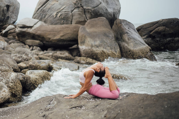 Asian girl practice Yoga on the beach Sunrise morning day - Foto, immagini