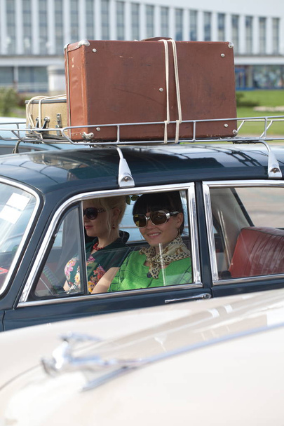 Belarus,April ,03,2014:International Festival of retro auto Minsk. Old steering wheel and dashboard vintage car - Foto, afbeelding