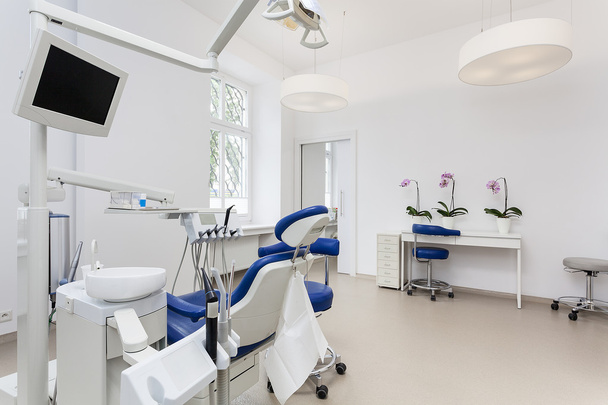 Sala de dentista com assento
 - Foto, Imagem