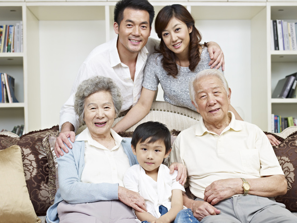 Aziatische familie - Foto, afbeelding