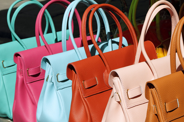 barevné kožené kabelky kolekce na trh chutnali, flore - Fotografie, Obrázek