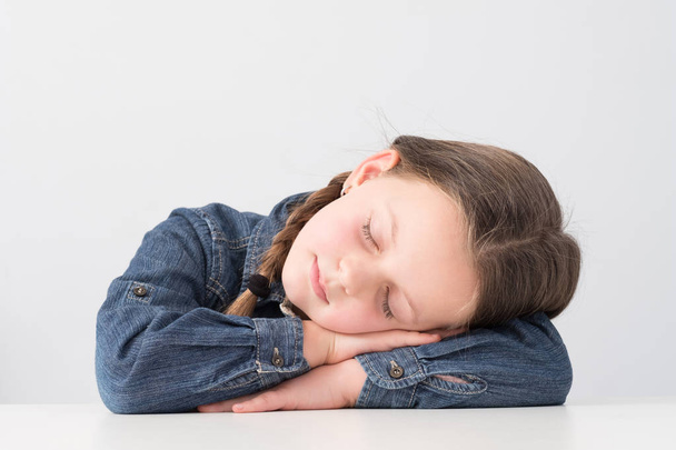 kids lifestyle tired young girl sleeping table - Fotoğraf, Görsel