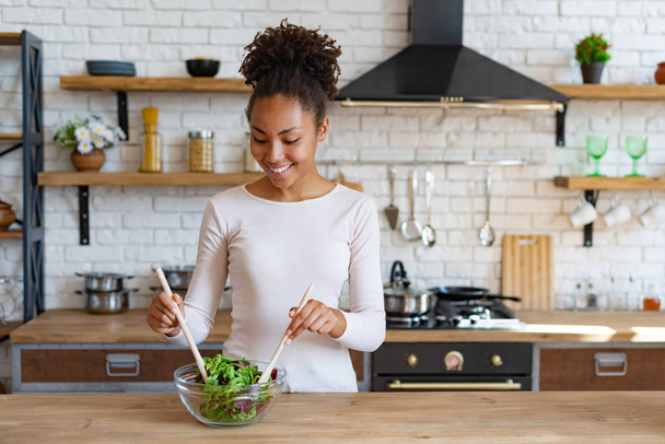 Досить мультитатуювання домашньої кухні в домашніх умовах здорове харчування - салат - Зображення
 - Фото, зображення