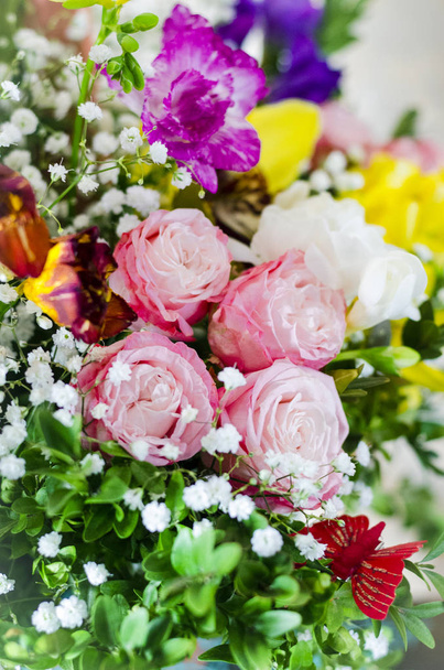 Boeket van verse lente bloemen close-up - Foto, afbeelding