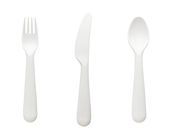 ensemble de cuillère, fourchette et couteau en plastique blanc isolé sur bac blanc
 - Photo, image