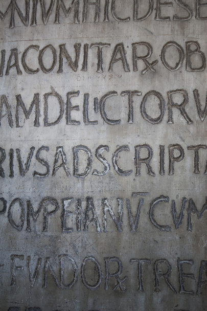 Escrito en latín en Roma
 - Foto, Imagen
