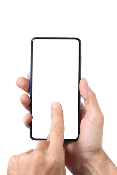 мужчина держит и показывает пустой смартфон изолирован на белом фоне с обрезкой путь вокруг руки и дисплей с копированием пространства для текста
 - Фото, изображение