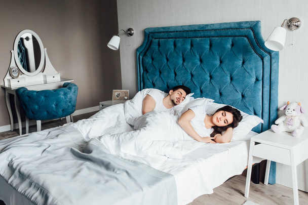 young couple in bed together, focus on foreground - Foto, Bild