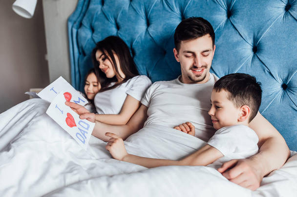 family spending time together in bed at home   - Fotografie, Obrázek