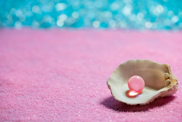 Pearl in pink sand beach summer vacation - Фото, зображення